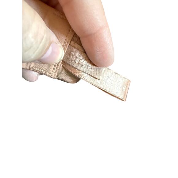 Skims Maeve pink wireless bra - Picture 2 of 5